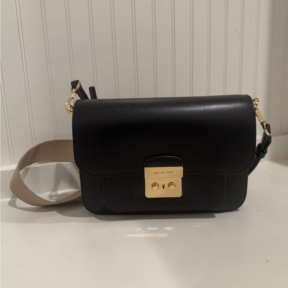 Michael Kors Elegant Black Leather Crossbody Bag - Picture 3 of 3